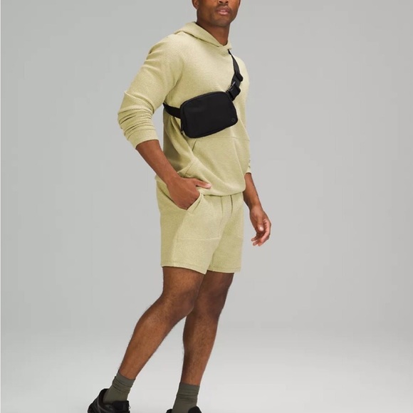 🆕 NWT Lululemon Everywhere Belt Bag 1L Black - Picture 8 of 9